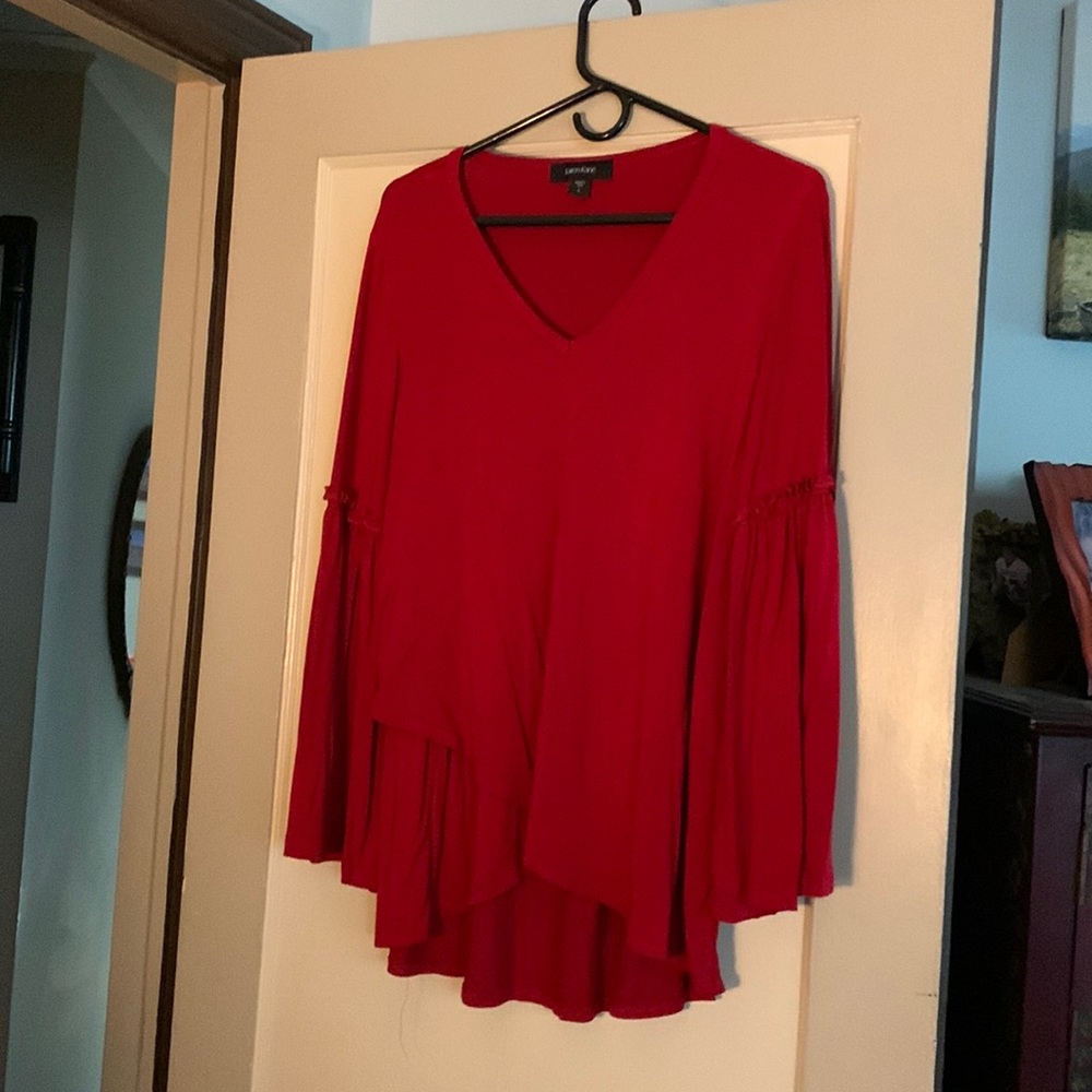 Karen Kane L red top with bell sleeve